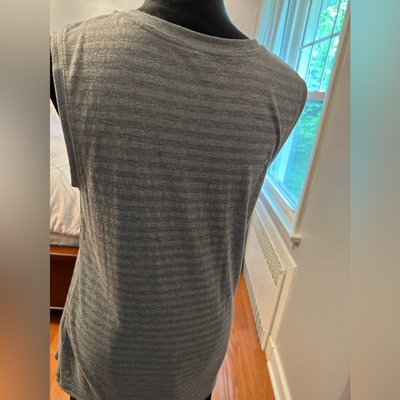 Uniqlo gray stripe top - Picture 5 of 5
